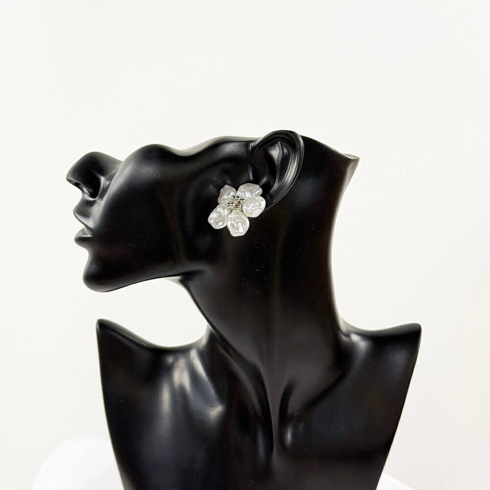BRAND NEW IN BOX WHITE COLOR BEADED FLORAL EARRINGS SET - STUD
